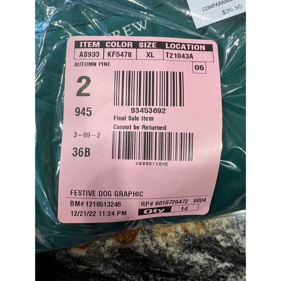 **NWT J. Crew Men's Green W/ Christmas St. Bernard & Wreath Graphic Tee - - Picture 8 of 10